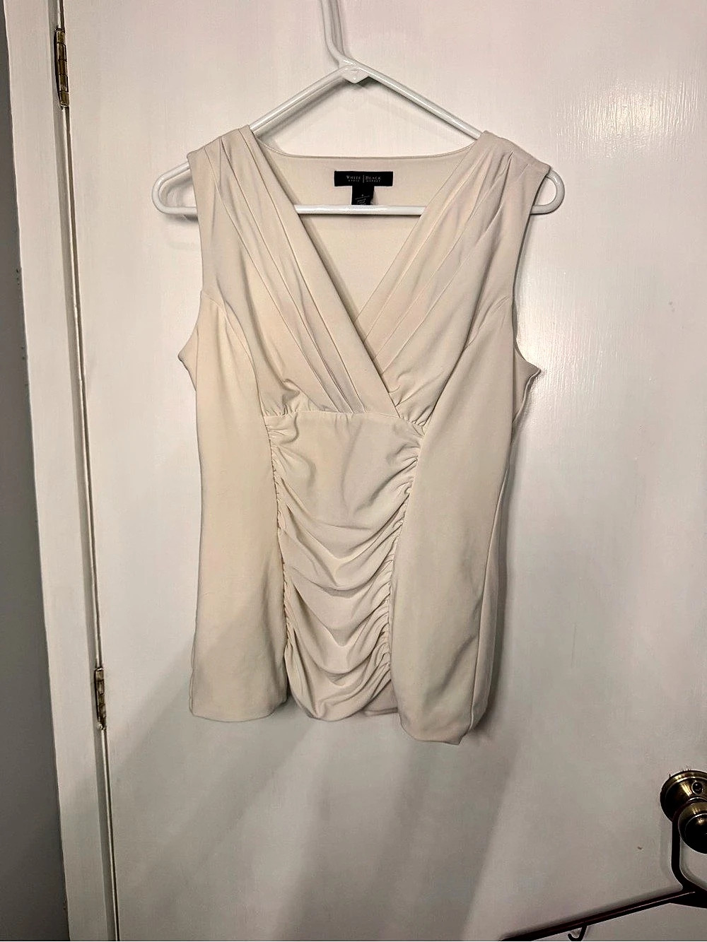 White House Black Market Ruched Wrap Front Top in White Size Small Like New